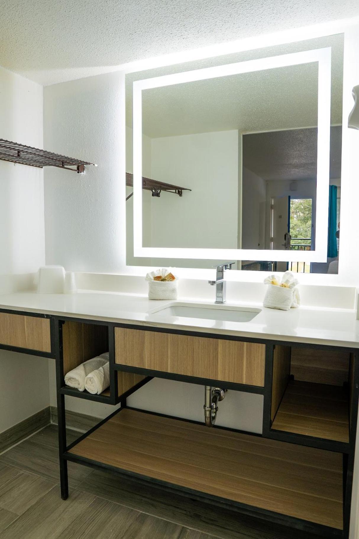 Quadruple Room Two Queen Beds Non Smoking